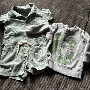 3 to 6 M baby gap short sleeve button up and shorts with pockets Dino sh…